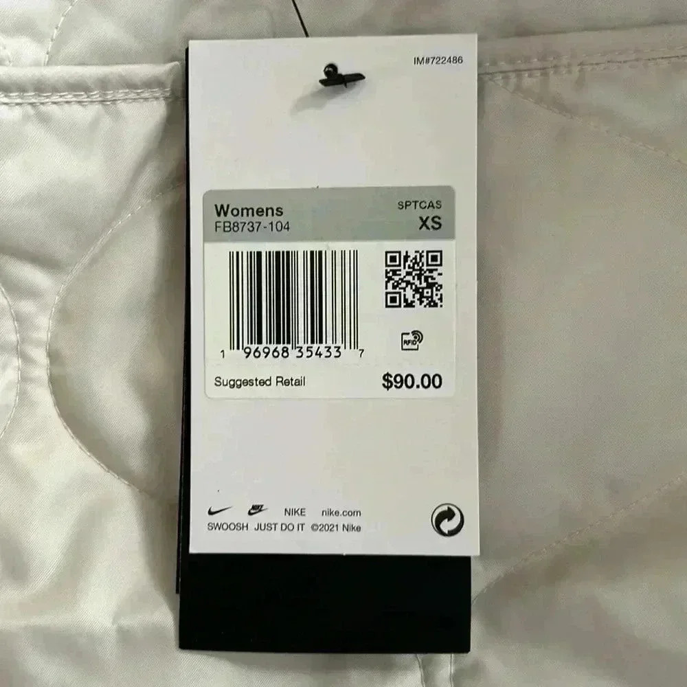 Nike women’s sleeveless puffer - Picture 8 of 9